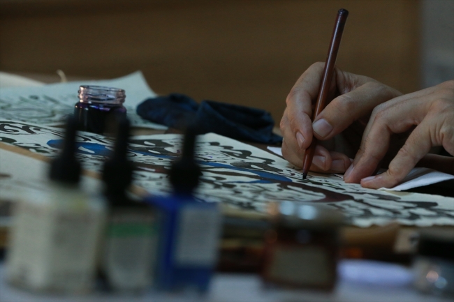 Ustalarının izinde Osmanlı mirası hat sanatını yaşatıyor